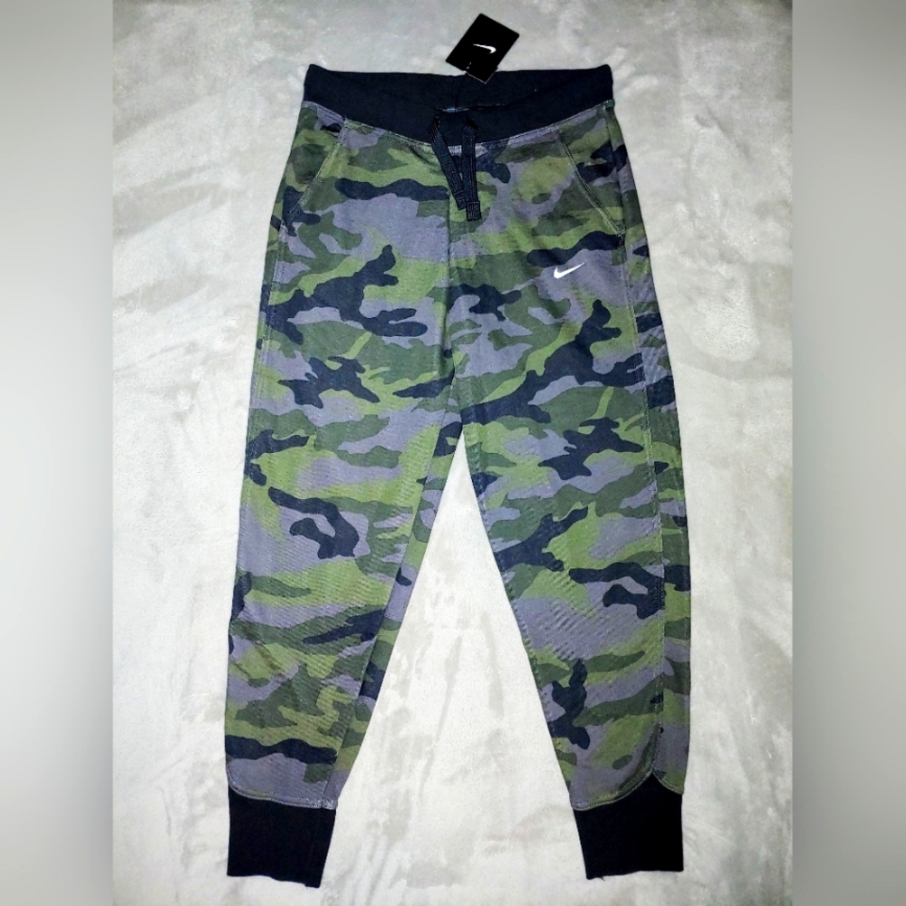 Nike DRI Fit Camo Crop Sweatpants Capri Ankle Joggers Sz XS NWT